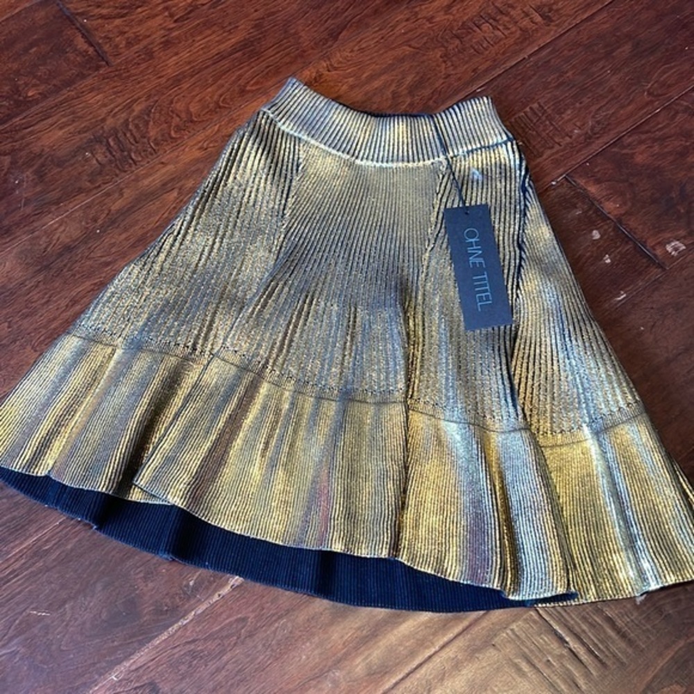 Ohen Titel gold and black skirt shorter in fit and flare ribbed texture size xs